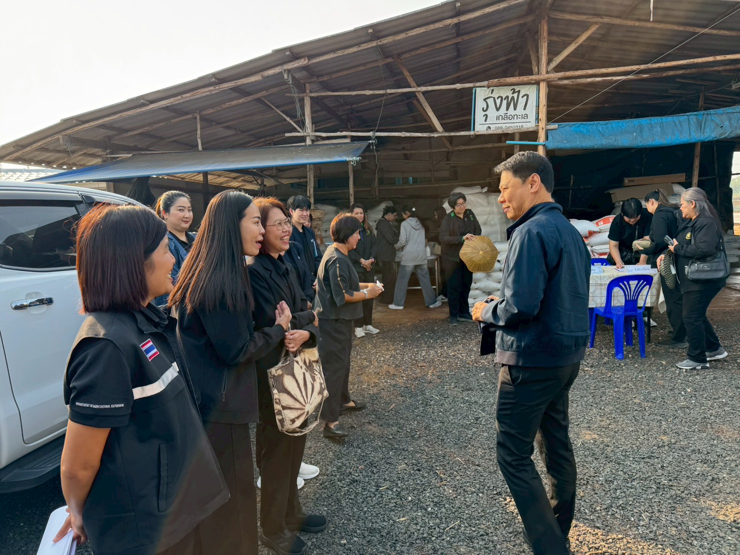title - ส.ป.ก. จันทบุรี ร่วมลงพื้นที่ติดตาม นายกฤษ อุตตมะเวทิน รองปลัดกระทรวงเกษตรและสหกรณ์ และคณะ ในการติดตามคาดการณ์สถานการณ์เกลือทะเล และประชุมคณะกรรมการพัฒนาเกลือทะเลไทย และคณะทำงานภายใต้คณะกรรมการพัฒนาเกลือทะเลไทย 